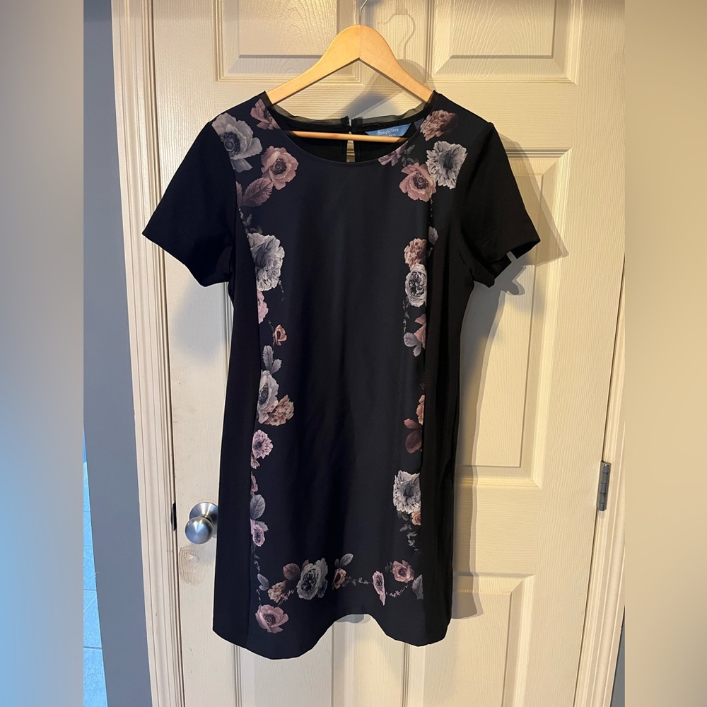 Simply Vera Wang dress large with pockets